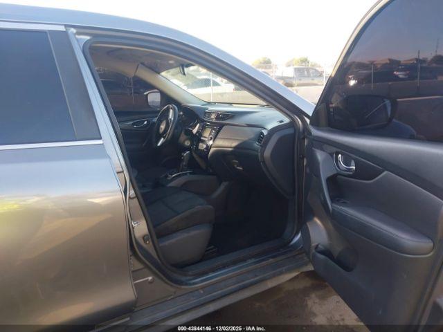 Nissan Rogue S Image 2