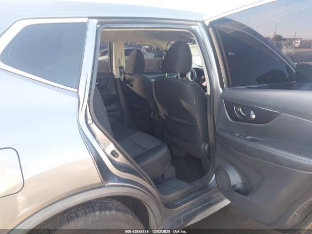 Nissan Rogue S Image 11