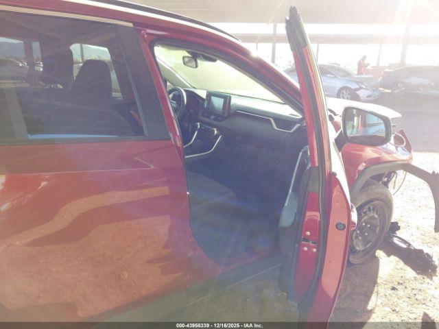 Toyota RAV4 Le Image 5