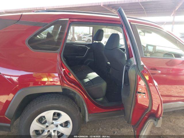 Toyota RAV4 Le Image 7