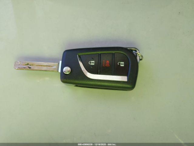 Toyota RAV4 Le Image 15