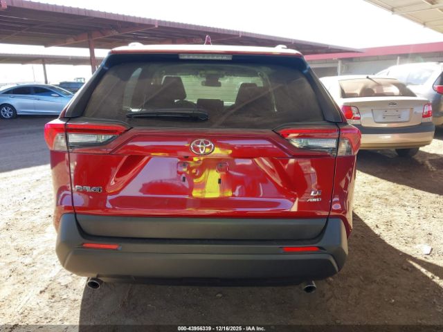 Toyota RAV4 Le Image 14