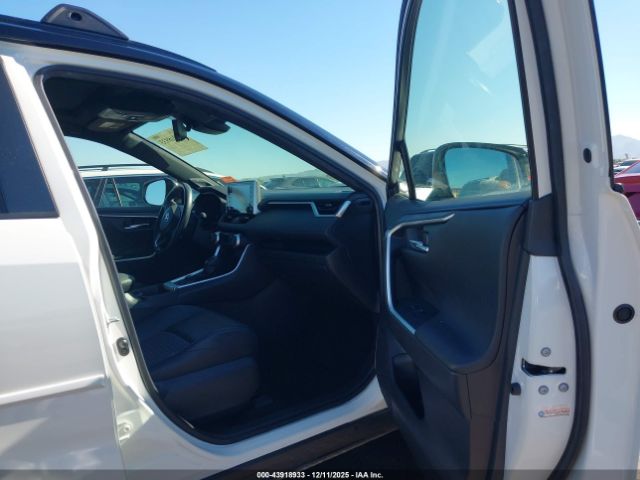 Toyota RAV4 Xse Image 17