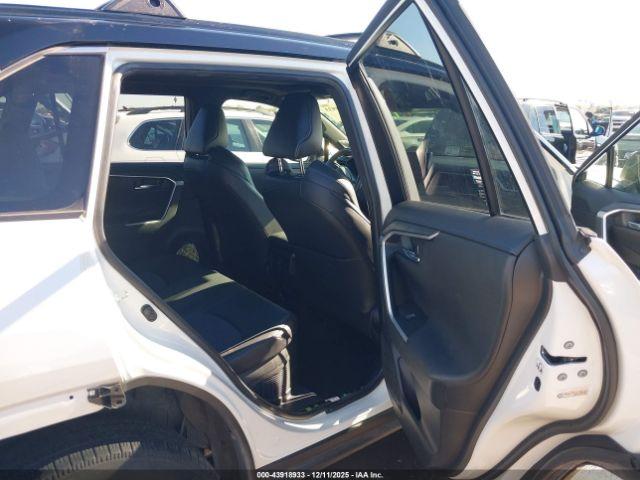 Toyota RAV4 Xse Image 2