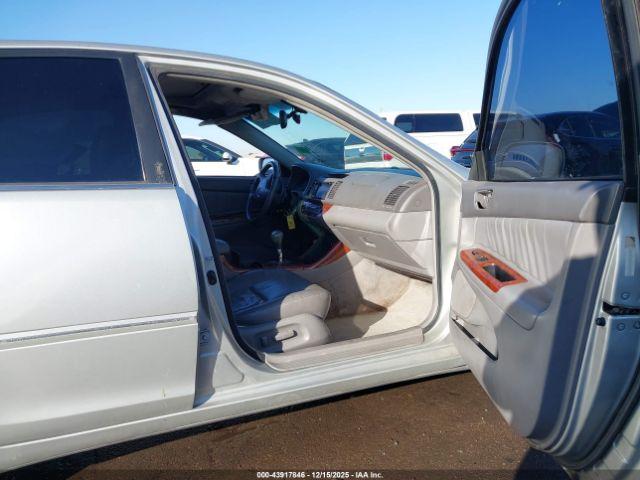 Toyota Camry Xle V6 Image 4