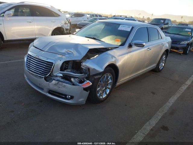 Chrysler 300 Limited Image 11