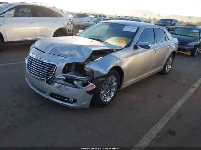 Chrysler 300 Limited Image 11