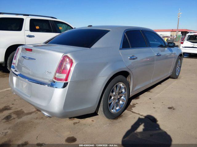 Chrysler 300 Limited Image 9