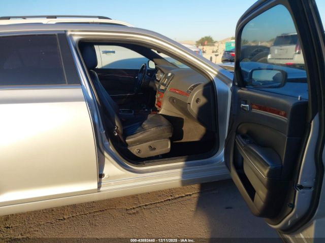 Chrysler 300 Limited Image 12