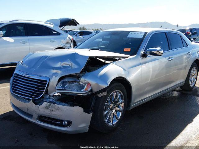 Chrysler 300 Limited Image 2
