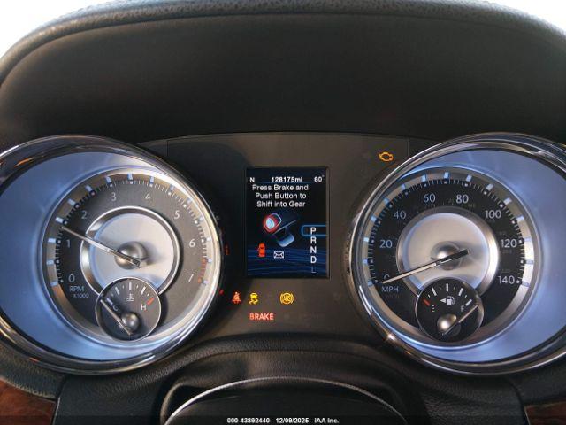 Chrysler 300 Limited Image 3