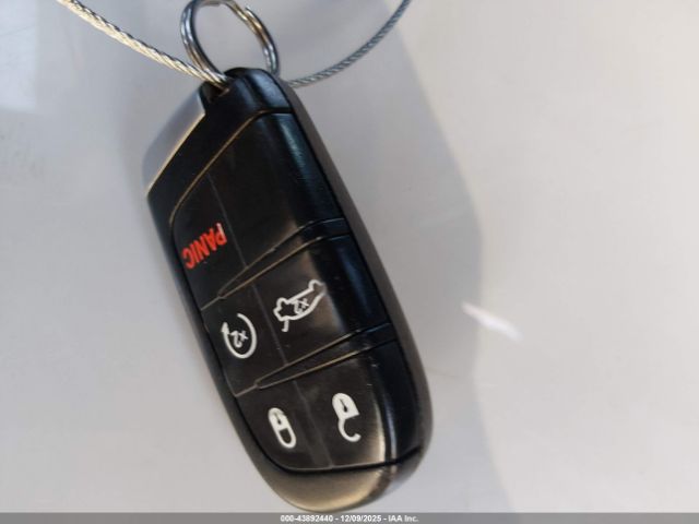 Chrysler 300 Limited Image 8