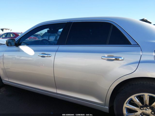 Chrysler 300 Limited Image 13