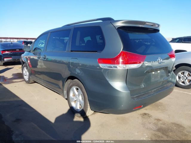 Toyota Sienna Le V6 8 Passenger Image 2