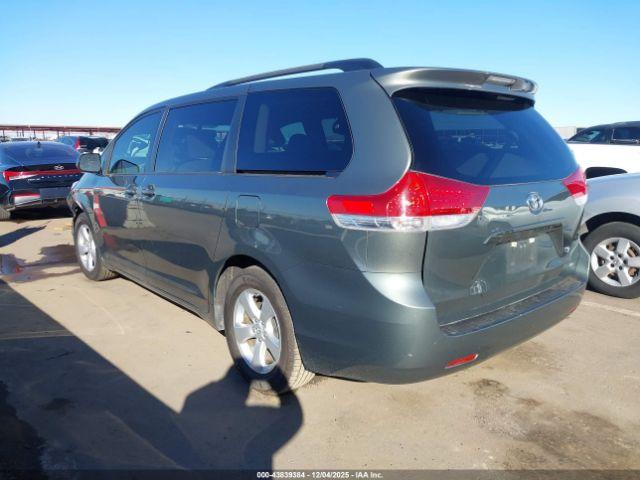 Toyota Sienna Le V6 8 Passenger Image 2