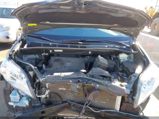 Toyota Sienna Le V6 8 Passenger Image 11