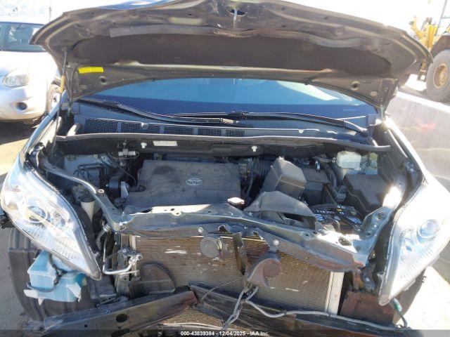 Toyota Sienna Le V6 8 Passenger Image 11