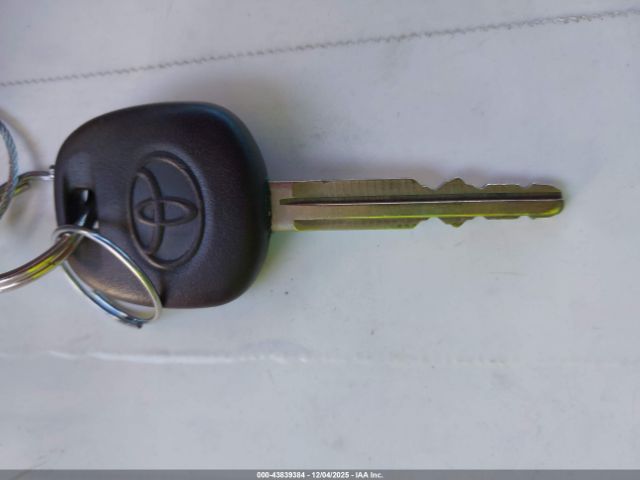 Toyota Sienna Le V6 8 Passenger Image 16