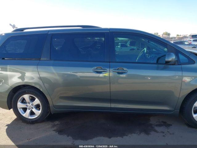 Toyota Sienna Le V6 8 Passenger Image 14