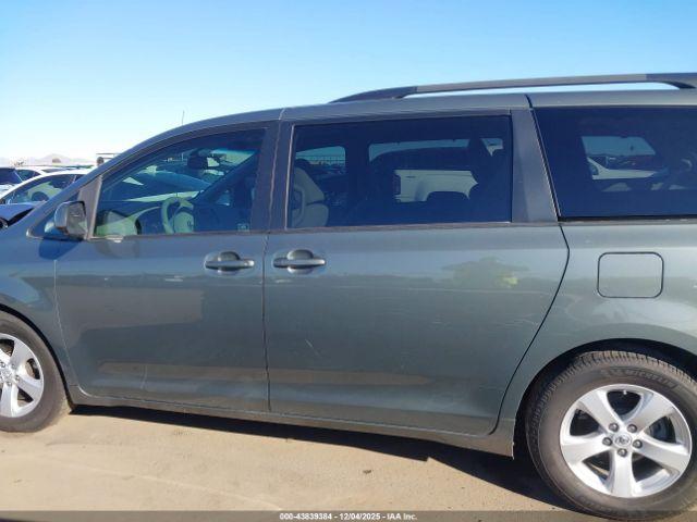 Toyota Sienna Le V6 8 Passenger Image 10