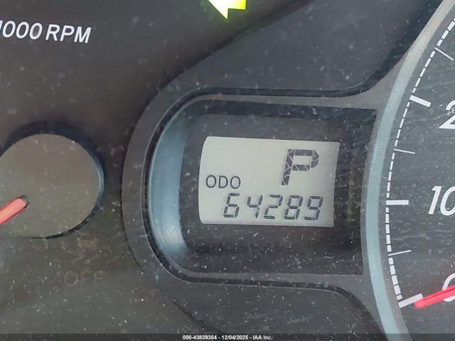 Toyota Sienna Le V6 8 Passenger Image 8