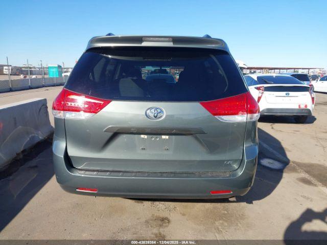 Toyota Sienna Le V6 8 Passenger Image 9
