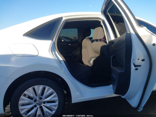 Volkswagen Jetta Image 6