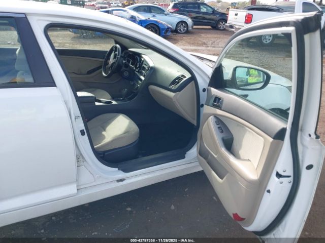 Kia Optima Lx Image 10