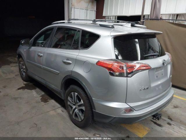 Toyota RAV4 Le Image 17