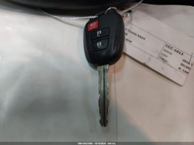 Toyota RAV4 Le Image 12