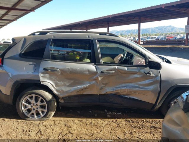 Jeep Cherokee Sport Image 15