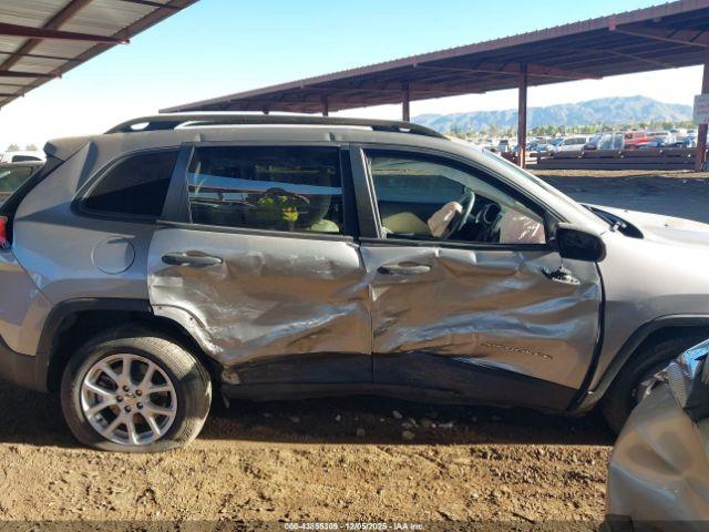 Jeep Cherokee Sport Image 15