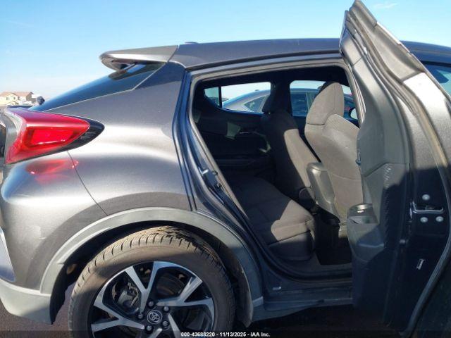 Toyota C-HR Xle Premium Image 10