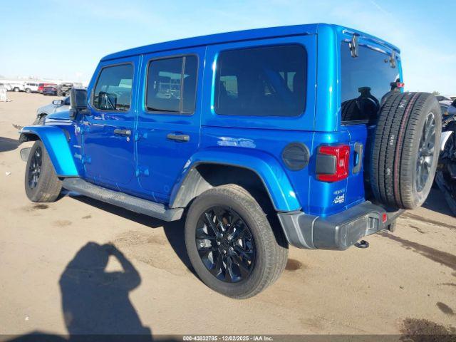 Jeep Wrangler Unlimited Sahara 4x4 Image 13