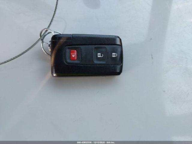 Toyota Prius Image 10