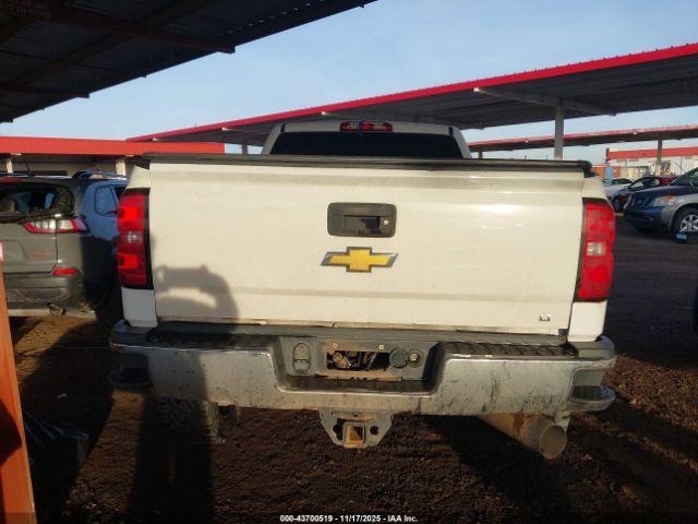 Chevrolet Silverado 2500 Lt Image 11