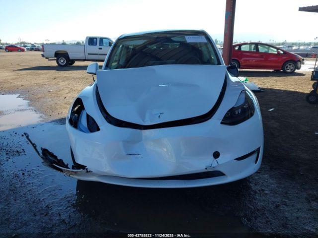 Tesla Model Y Long Range Dual Motor All-wheel Drive Image 16