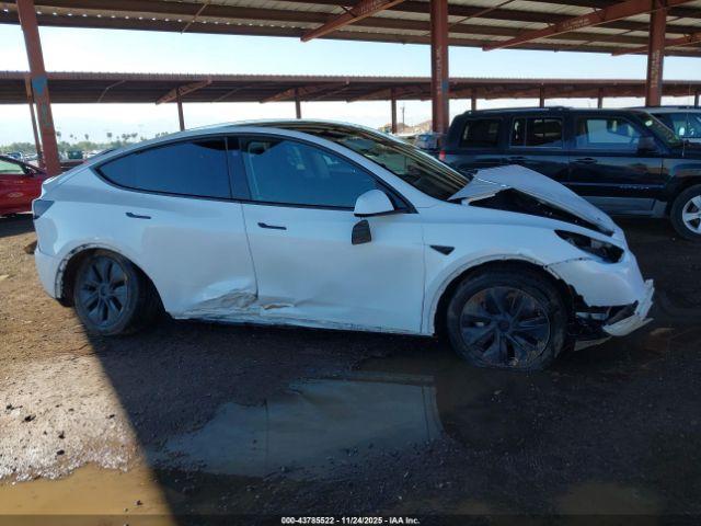 Tesla Model Y Long Range Dual Motor All-wheel Drive Image 9