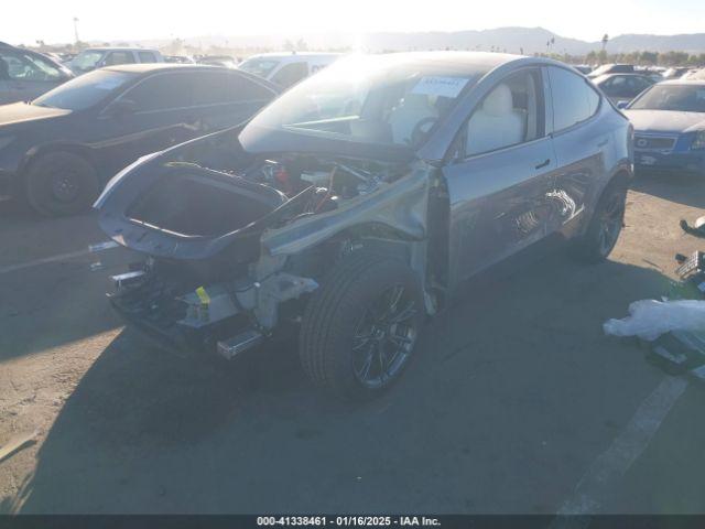 Tesla Model Y Long Range Dual Motor All-wheel Drive Image 3