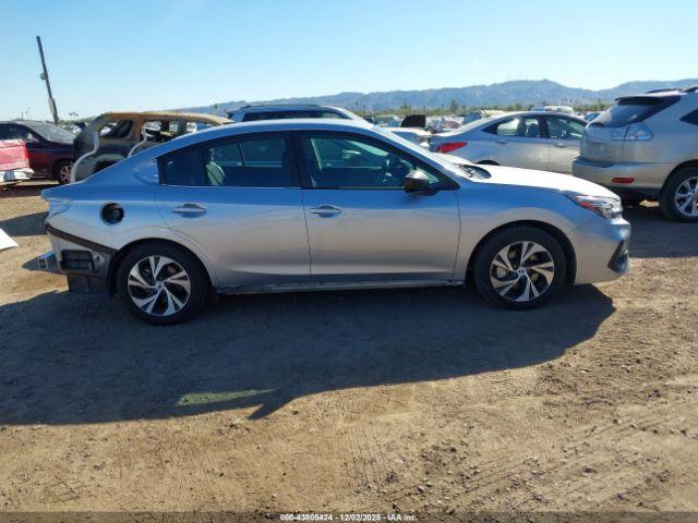 Subaru Legacy Image 7