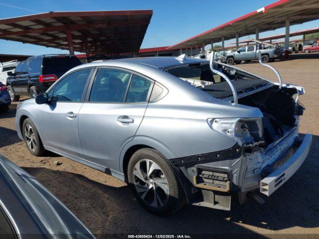 Subaru Legacy Image 8