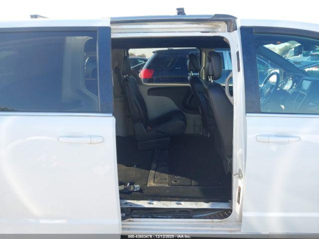 Dodge Grand Caravan Sxt Image 3