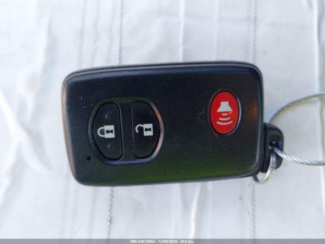 Toyota Prius Two Image 16