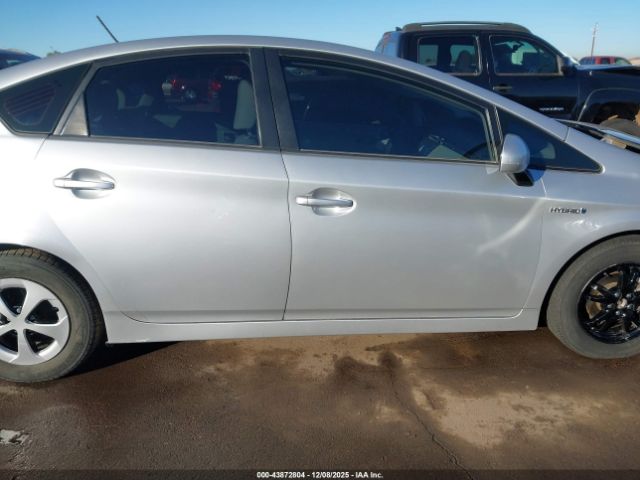 Toyota Prius Two Image 12