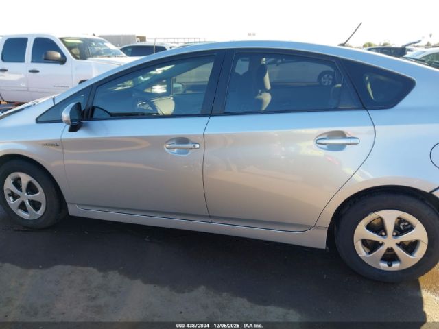 Toyota Prius Two Image 11