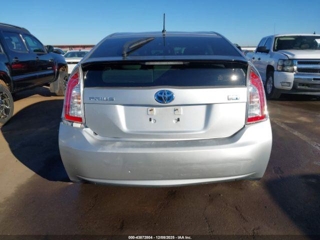 Toyota Prius Two Image 10
