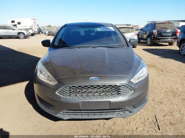 Ford Focus S Image 11