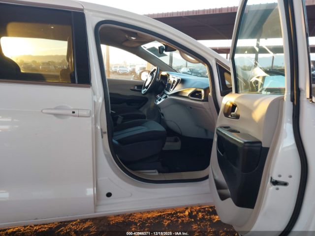 Chrysler Pacifica Touring Image 9