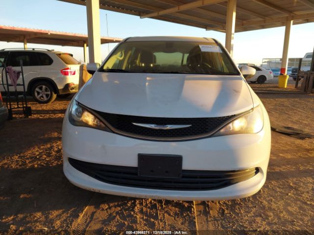 Chrysler Pacifica Touring Image 6