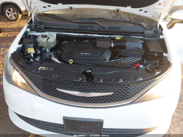 Chrysler Pacifica Touring Image 5